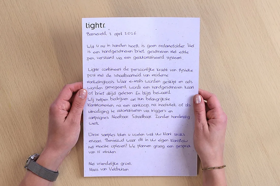 Staande A4-brief, met een echte pen geschreven